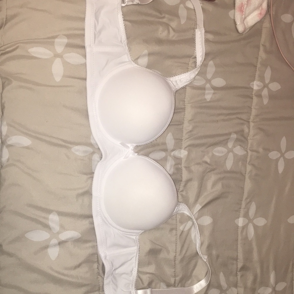 Two 34D bras NEVER WORN